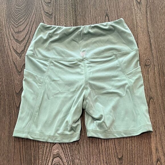 NWOT Forever21 Mint Green Athletic Bike Shorts Size S - Picture 5 of 6